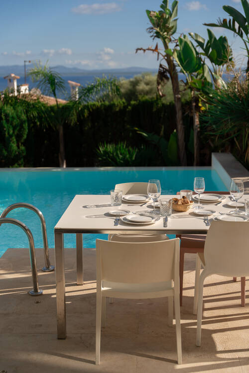 Pool mit weiter Aussicht im Ferienhaus B-only auf Mallorca